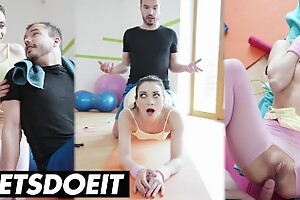 RELAXXXED - Brunette Beauty Valentina Bianco Spreads Her Legs For Cock At The Gym - LETSDOEIT