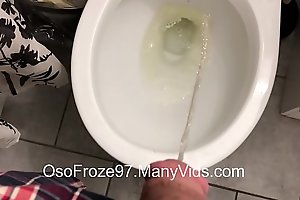 Naughty OsoFroze Peeing in Doctor'_s Toilet HD