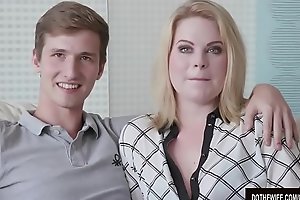 Golden Wife Adry Berty Fucks a Stud forwards of Will not hear of Loser Husband